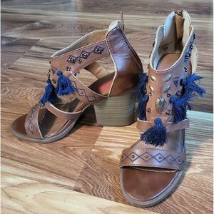 Jellypop Essaouira‎ Womens Sandals Size 8 Embroidered Tassles Pump 3 3/4" Heel